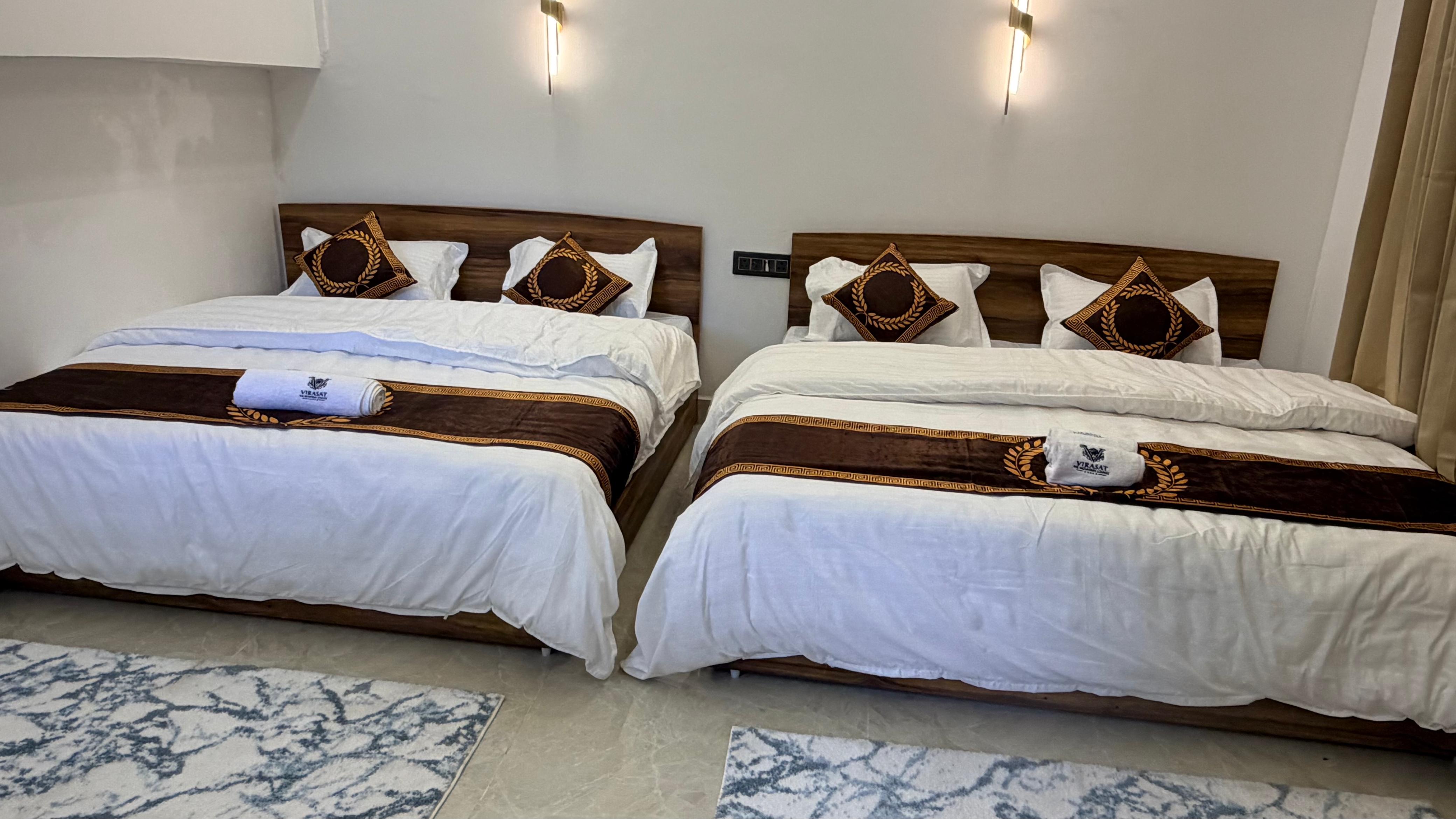 Four bed stander room Image